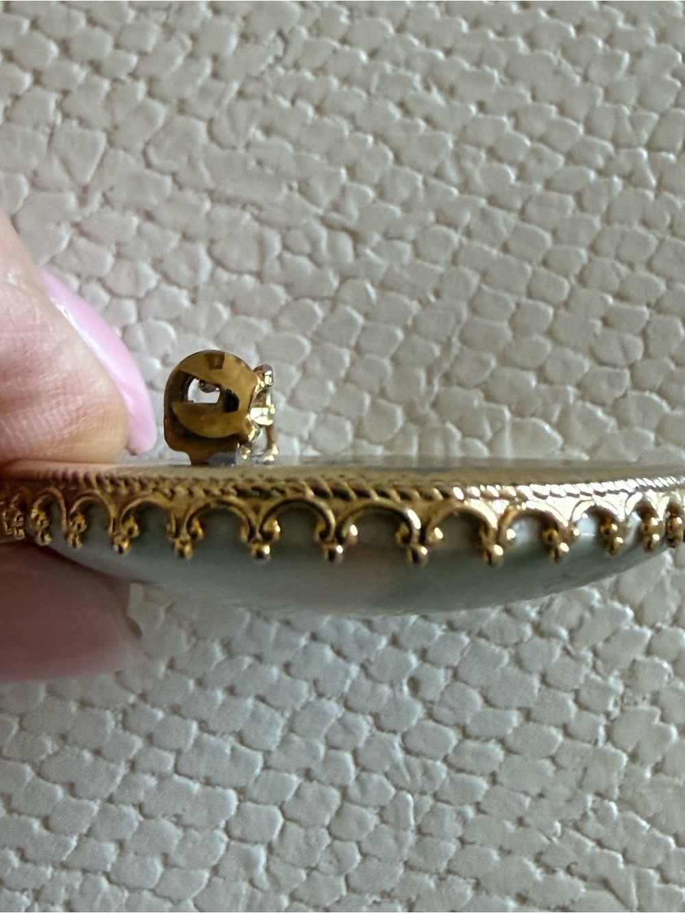 Hand-Painted Brooch - Picture 4 of 6